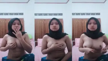 Bokep Jilbab Hitam Cantik Colmek Mendesah HD poster