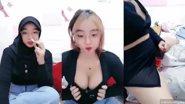 Cewek Cantik Ngebet Memek Pamer Tubuh Sambil Colmek WOT poster