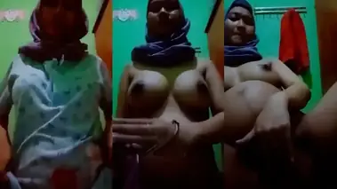 Hijab Bumil Toket Gede Colmek Memek Basah Liar Lumer WOT poster