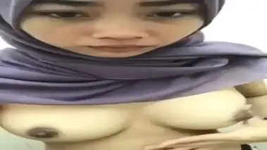 Jilbab Ungu Remas Toket Gede Sampe Memek Banjir poster